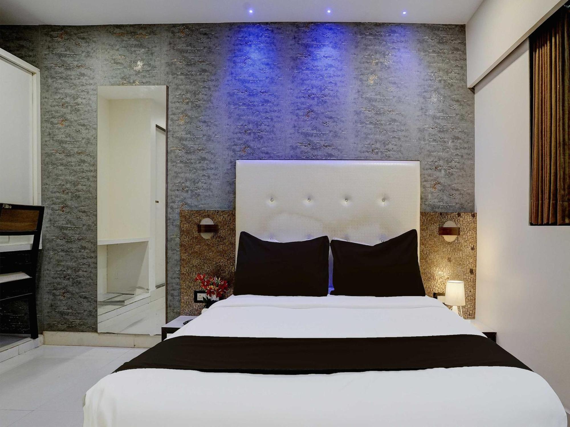 Hotel O Golden Star Mumbai Exterior photo