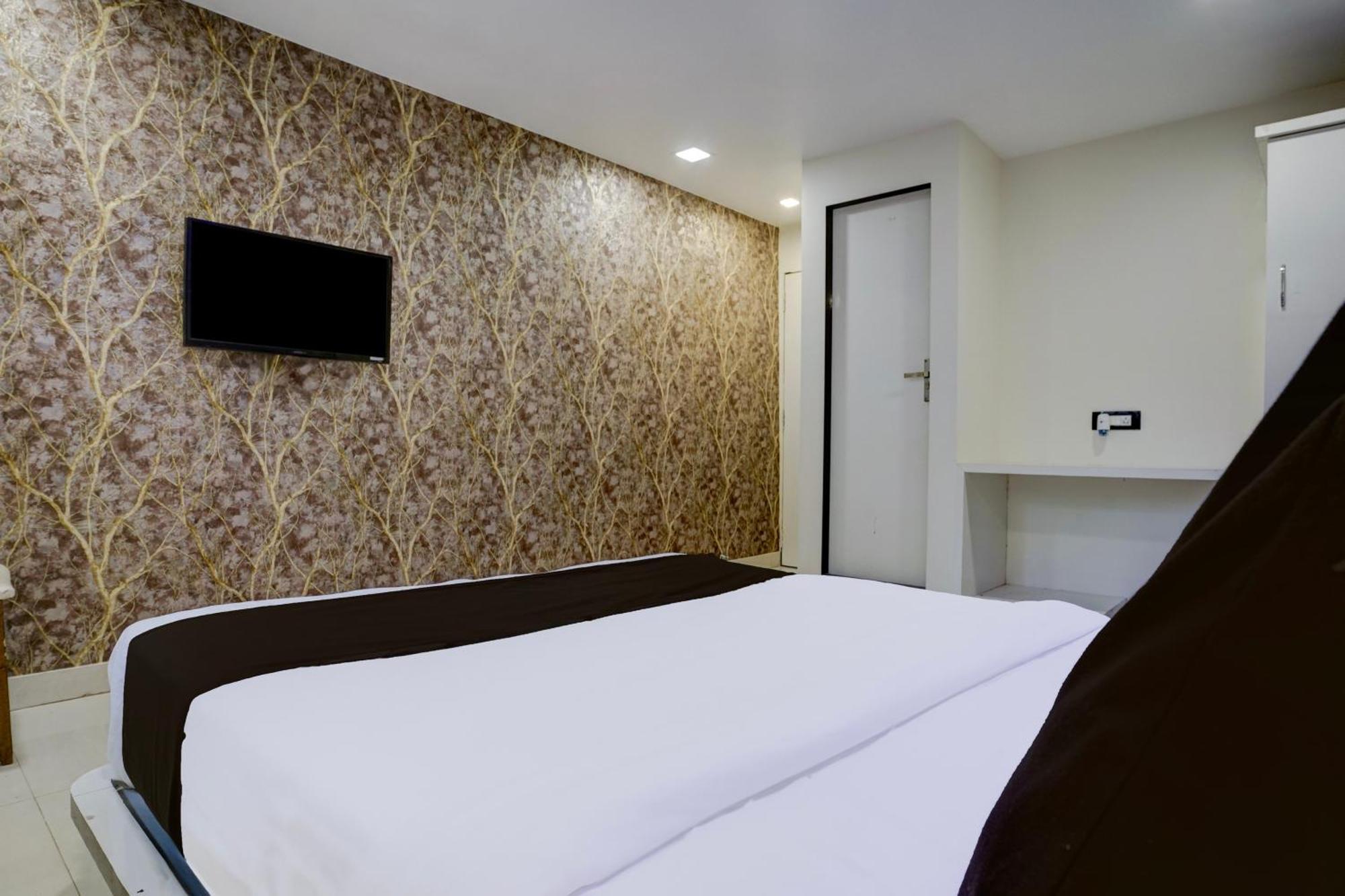 Hotel O Golden Star Mumbai Exterior photo